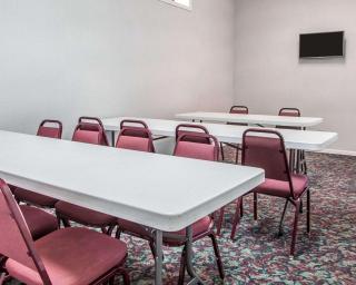 Econo Lodge Jefferson City - 3