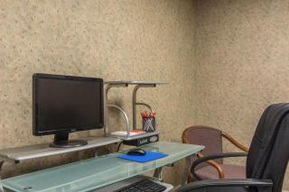 Greenstay Hotel Joplin Missouri - 2