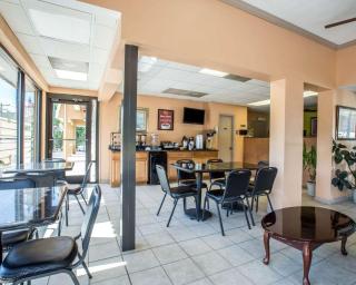 Econo Lodge Biltmore - Asheville - 1