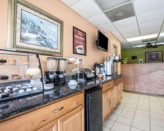 Econo Lodge Biltmore - Asheville - 7