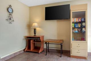 Rodeway Inn - Asheville - 6