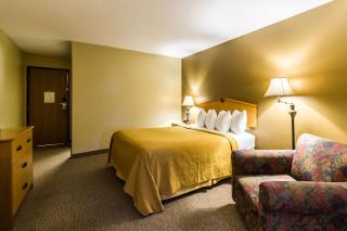 Quality Inn Columbia Mall - Grand Forks - 2