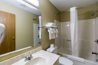 Quality Inn Columbia Mall - Grand Forks - 1