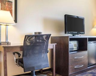 Quality Inn & Suites Minot North - 3