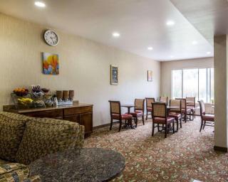 Econo Lodge Lakes Region - West Ossipee - 1