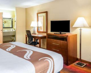 Quality Inn & Suites Albuquerque West - Albuquerque - 8