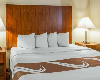 Quality Inn & Suites Albuquerque West - Albuquerque - 3