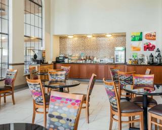 Quality Inn & Suites Albuquerque West - Albuquerque - 2