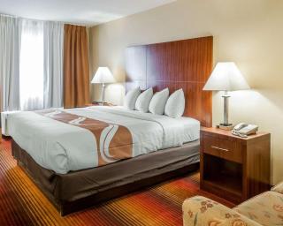 Quality Inn & Suites Albuquerque West - Albuquerque - 1