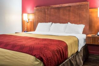 Econo Lodge - 6