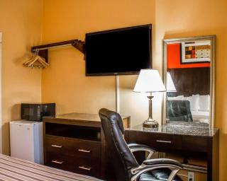 Rodeway Inn MacArthur Airport - Ronkonkoma - 2