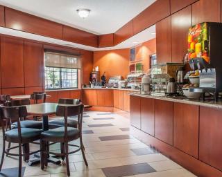 Comfort Inn & Suites - Hamburg - 1