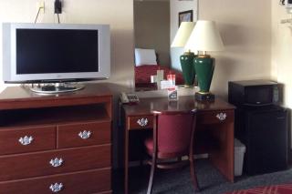 Econo Lodge - Cortland - 7