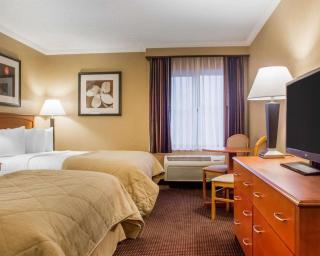 Clarion Hotel & Suites Riverfront - Oswego - 8