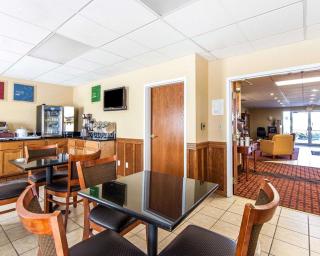Quality Inn - Seaman - 5