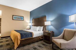 Comfort Inn Cleveland Airport - 2