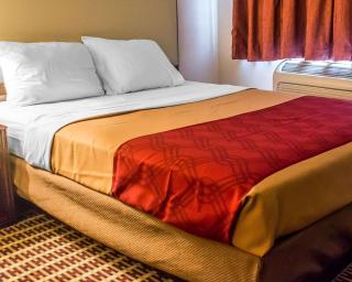 Economy Inn & Suites - 5