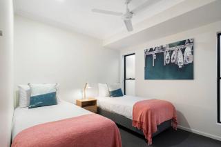 DAYDREAMING Airlie Beach, Water views & only 200m to boardwalk. - Cannonvale - 1