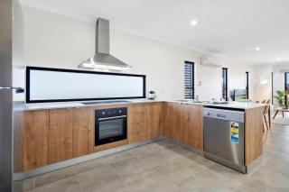 DAYDREAMING Airlie Beach, Water views & only 200m to boardwalk. - Cannonvale - 6