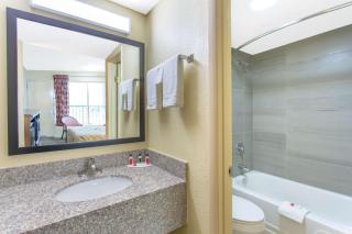 Days Inn by Wyndham Lexington - Lexington - 1