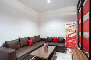 RedDoorz near Eka Hospital BSD City - 4