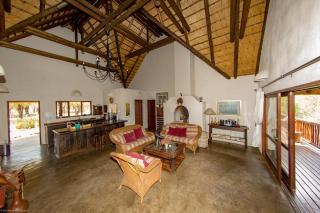 Stunning Mountain Views From A 3-Bedroom Home With Pool - Hoedspruit - 1