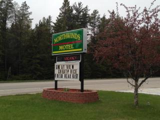 North Winds Motel - Mackinaw City - 9