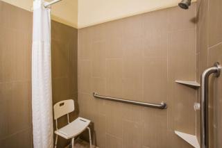 Super 8 by Wyndham Altoona - Altoona - 5