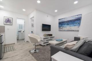Stylish 1BR Walk to the Beach 1 - Hollywood - 2