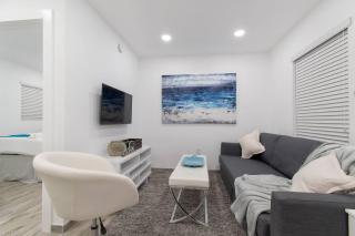Stylish 1BR Walk to the Beach 1 - Hollywood - 8