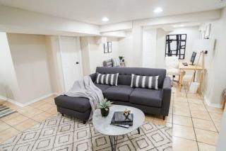 1BR Trendy Basement Apt with Laundry & Parking - Central Trendy - Dunning - 9