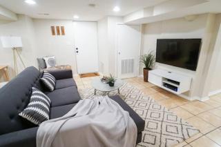 1BR Trendy Basement Apt with Laundry & Parking - Central Trendy - Dunning - 7