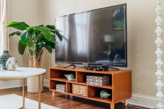 Spacious 2BR Apartment near Airport - Central Charming - 8