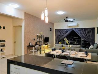 Puchong 8-12 pax 5min LRT Cozy Apartment IOI Mall - Puchong - 4