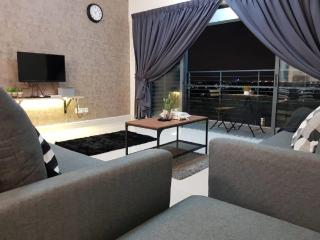 Puchong 8-12 pax 5min LRT Cozy Apartment IOI Mall - Puchong - 9