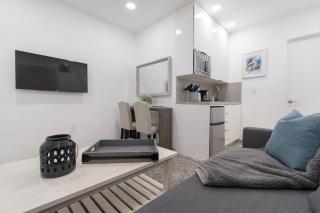 Modern 1BR w Parking Space & Walk to the Beach #2 - Hollywood - 2