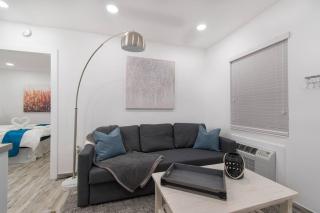 Modern 1BR w Parking Space & Walk to the Beach #2 - Hollywood - 5