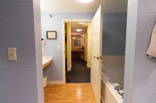 Essenhaus Inn & Conf. Center - 7