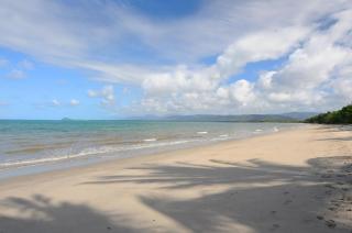 ABSOLUTE BEACHFRONT BLISS - NEWELL BEACH - 10 Metres to the Ocean - Newell Beach - 6
