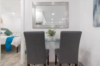 Newly Renovated 1 Bedroom apt Designer Unit 3 - Hollywood - 1