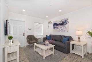 Lovely 1BR w Parking Space Walk to the Beach 7 - 4