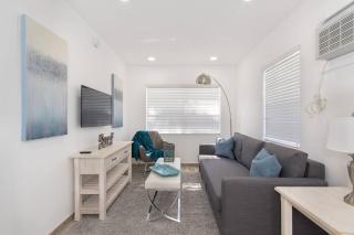 Trendy 1BR w Parking Space Walk to the Beach 8 - Hollywood - 5