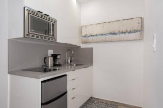 Trendy 1BR w Parking Space Walk to the Beach 8 - Hollywood - 1
