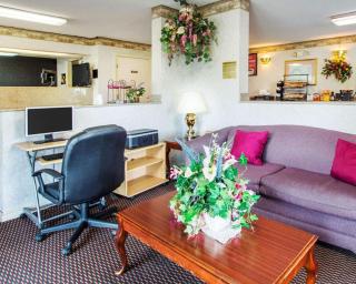 Econo Lodge Troy - 6