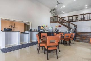 Quality Inn & Suites Stuttgart North - 1