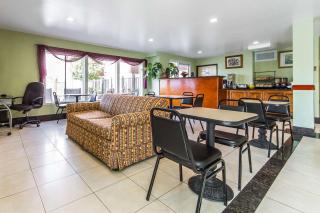 Rodeway Inn & Suites - Hayward - 5