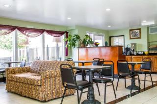 Rodeway Inn & Suites - Hayward - 1