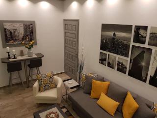 'Golden Aurora' Apartment With Elegant Style - Atene - 3