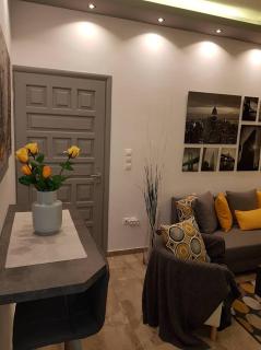 'Golden Aurora' Apartment With Elegant Style - Atene - 5