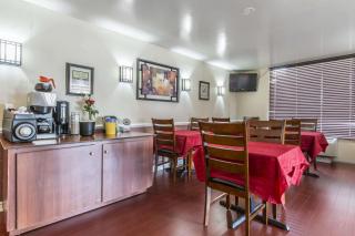 Econo Lodge - Orillia - 3